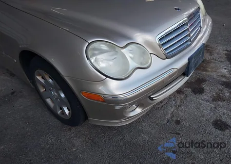 2005 Mercedes-Benz C 320 Luxury 4Matic from USA, damaged, VIN WDBRF84J75F615428